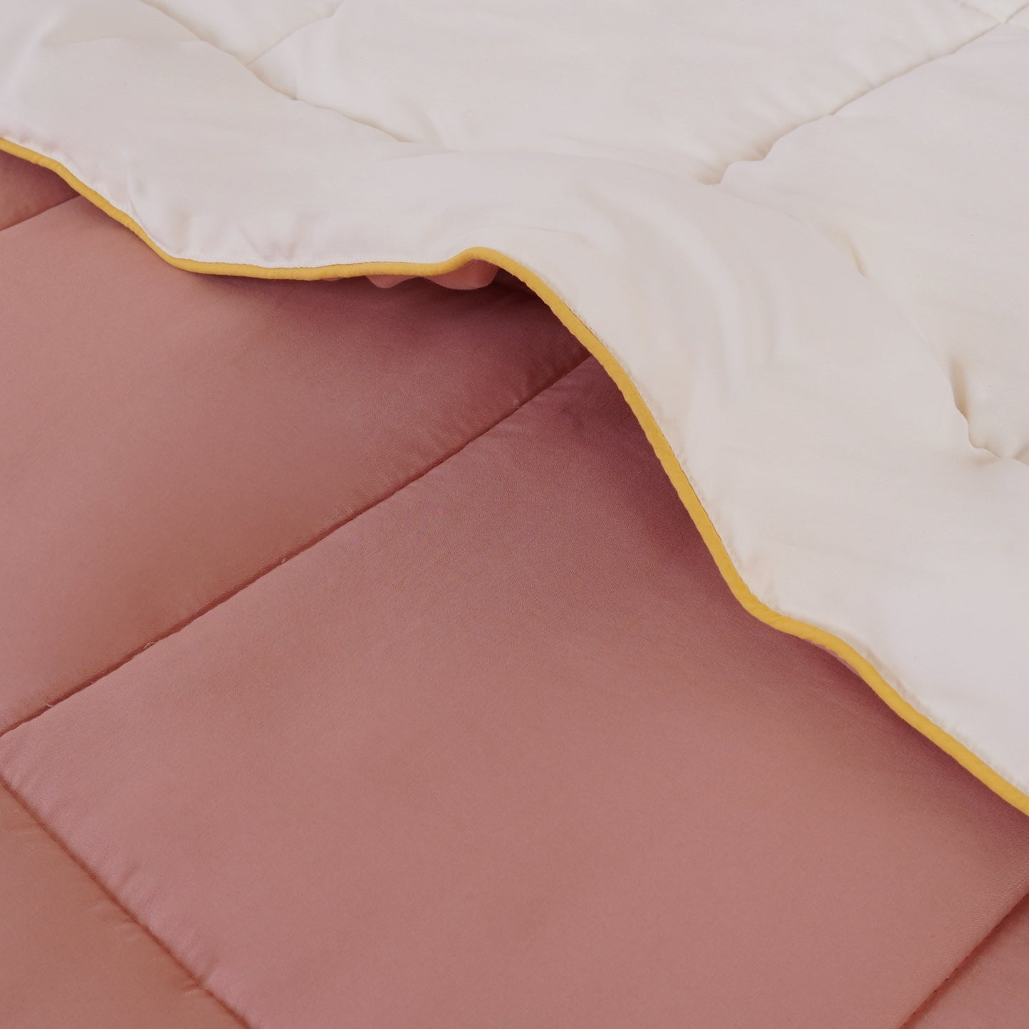 comforter with piping